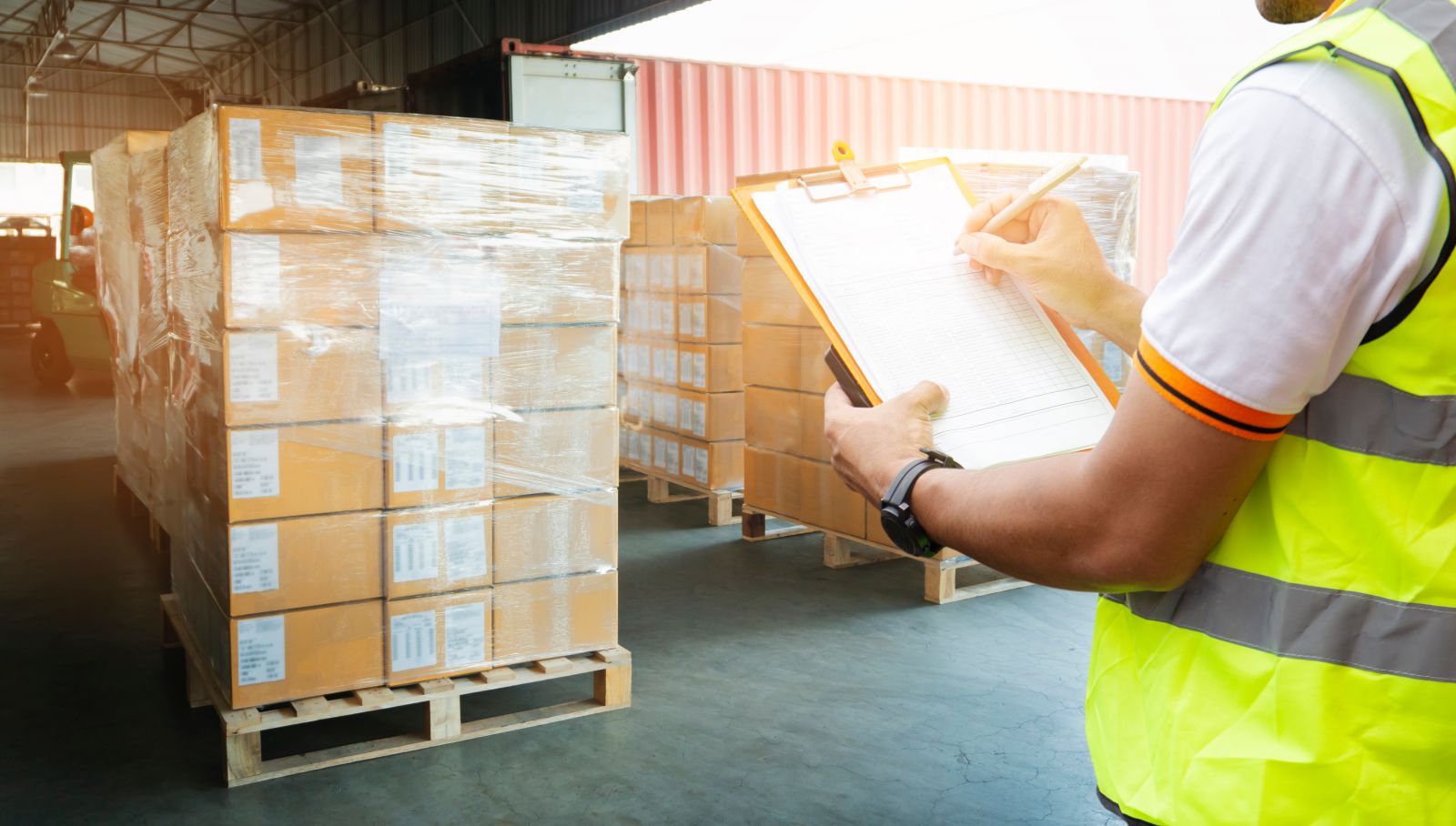 5 Reasons to Choose Professional Freight Shipping Over DIY Image